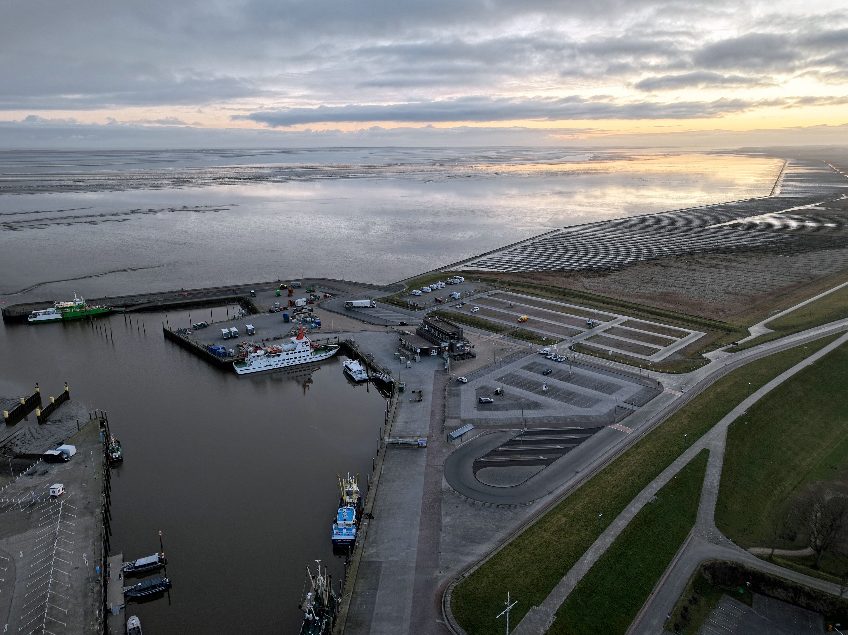 Luftbild Hafen Neuharlingersiel